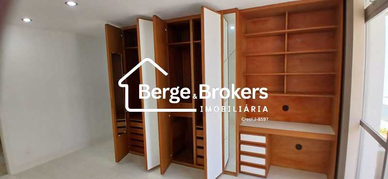 Quarto 4 - Suite 2 - Armários - 76