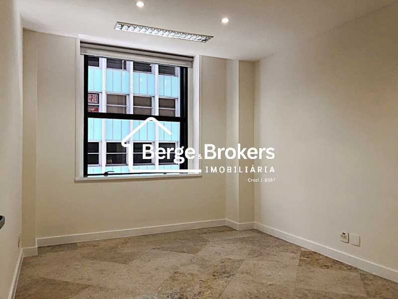 01 - BOZANO - Sala 301 8 - 22