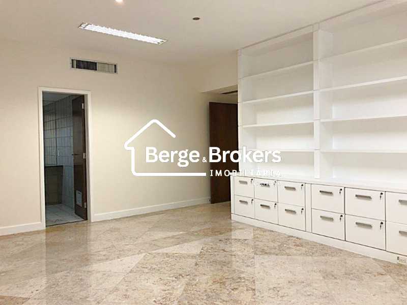 01 - BOZANO - Sala 301 10 - 24