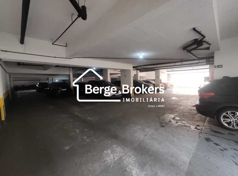 85 - GARAGEM 1º ANDAR. - 86