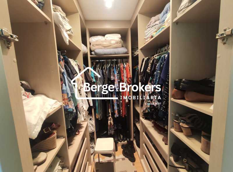 39 - CLOSET SUÍTE 2ºANDAR. - 44