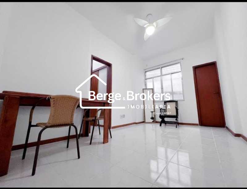 sala estar com mobília - 5