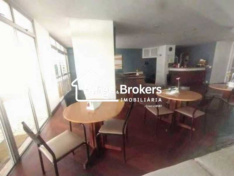 Conheça SALA do imóvel - 2 quartos sendo 1 suite/1 vaga de garagem/infra básica - RJAP20692 - 4 SALA - 4