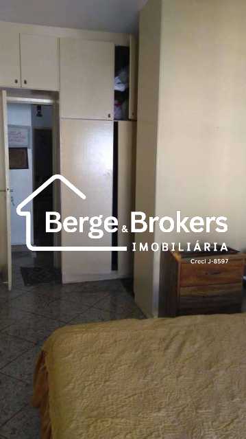 Conheça QUARTO 1 do imóvel - 2 quartos sendo 1 suite/1 vaga de garagem/infra básica - RJAP20692 - 8 QUARTO 1 - 8