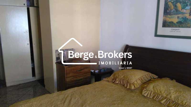 Conheça QUARTO 1 do imóvel - 2 quartos sendo 1 suite/1 vaga de garagem/infra básica - RJAP20692 - 6 QUARTO 1 - 6