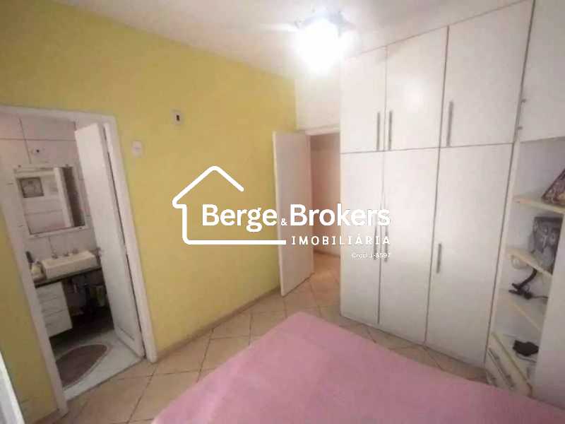 Conheça QUARTO 2 do imóvel - 2 quartos sendo 1 suite/1 vaga de garagem/infra básica - RJAP20692 - 9 QUARTO 2 - 9
