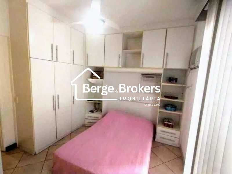 Conheça QUARTO 2 do imóvel - 2 quartos sendo 1 suite/1 vaga de garagem/infra básica - RJAP20692 - 10 QUARTO 2 - 10