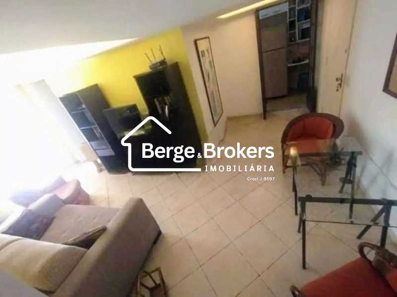 Conheça SALA do imóvel - 2 quartos sendo 1 suite/1 vaga de garagem/infra básica - RJAP20692 - 5 SALA - 5