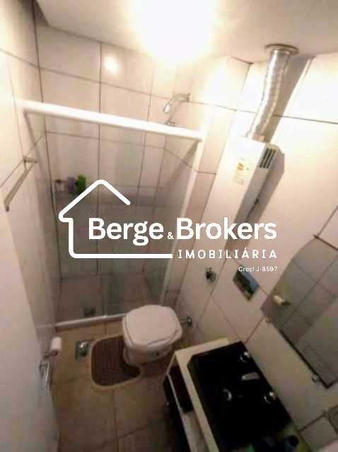 Conheça BANHEIRO do imóvel - 2 quartos sendo 1 suite/1 vaga de garagem/infra básica - RJAP20692 - 11 BANHEIRO - 11