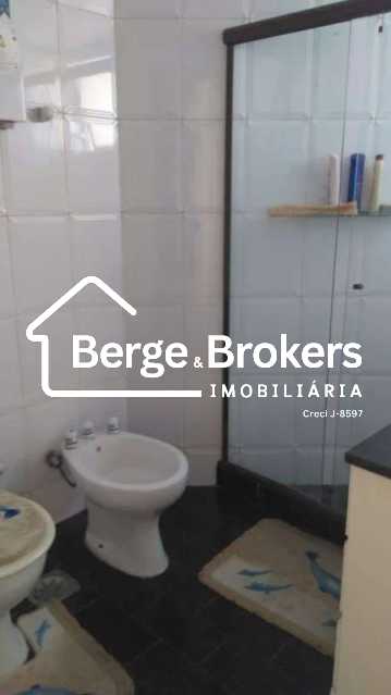 Conheça BANHEIRO do imóvel - 2 quartos sendo 1 suite/1 vaga de garagem/infra básica - RJAP20692 - 12 BANHEIRO - 12