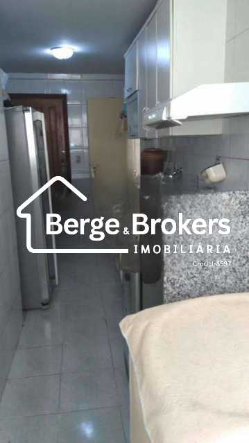 Conheça COZINHA do imóvel - 2 quartos sendo 1 suite/1 vaga de garagem/infra básica - RJAP20692 - 15 COZINHA - 15