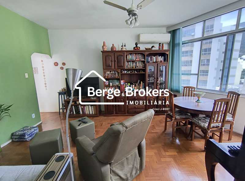 Conheça SALA do imóvel - Apartamento à venda na Tijuca com três quartos sendo uma suite e vaga de garagem - RJAP30711 - 2 SALA - 2