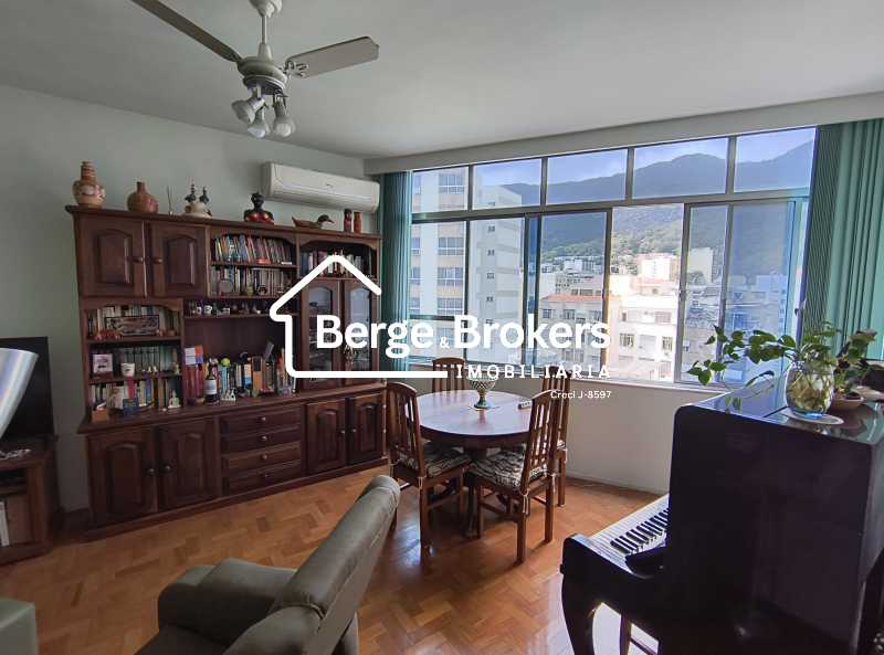 Conheça SALA do imóvel - Apartamento à venda na Tijuca com três quartos sendo uma suite e vaga de garagem - RJAP30711 - 1 SALA - 1