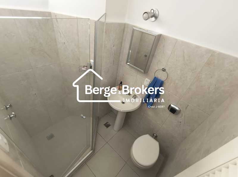 Conheça BANHEIRO SOCIAL do imóvel - Apartamento à venda na Tijuca com três quartos sendo uma suite e vaga de garagem - RJAP30711 - 8 BANHEIRO SOCIAL - 8