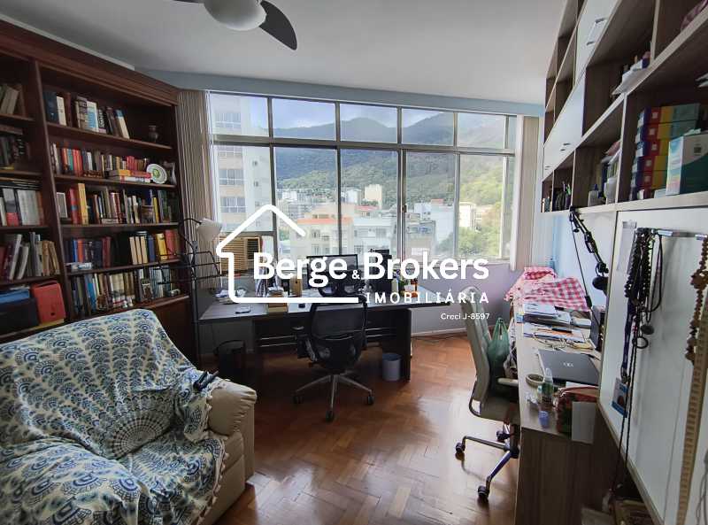 Conheça QUARTO 1 do imóvel - Apartamento à venda na Tijuca com três quartos sendo uma suite e vaga de garagem - RJAP30711 - 12 QUARTO 1 - 12