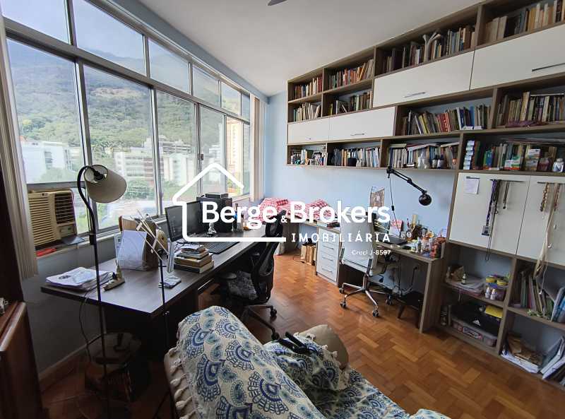Conheça QUARTO 1 do imóvel - Apartamento à venda na Tijuca com três quartos sendo uma suite e vaga de garagem - RJAP30711 - 13 QUARTO 1 - 13