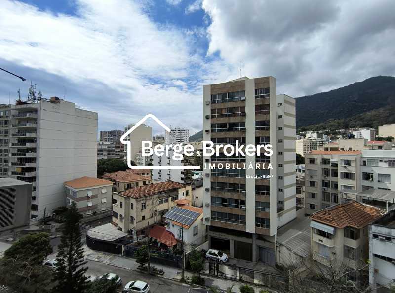 Conheça VISTA SALA do imóvel - Apartamento à venda na Tijuca com três quartos sendo uma suite e vaga de garagem - RJAP30711 - 15 VISTA SALA - 15