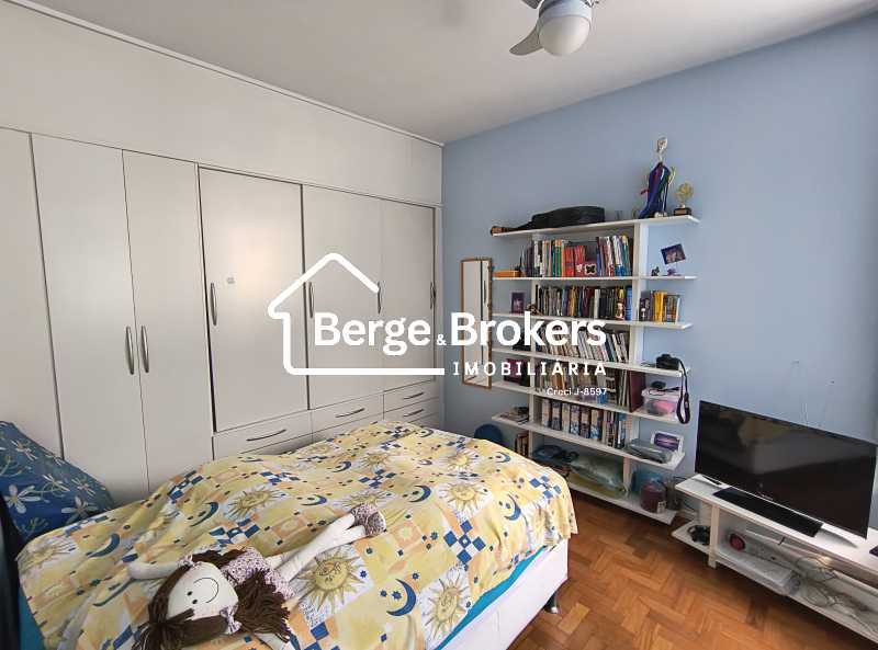 Conheça QUARTO 2 do imóvel - Apartamento à venda na Tijuca com três quartos sendo uma suite e vaga de garagem - RJAP30711 - 17 QUARTO 2 - 17