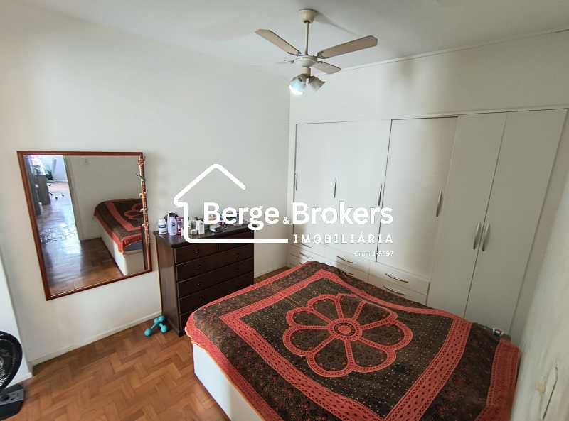 Conheça SUITE do imóvel - Apartamento à venda na Tijuca com três quartos sendo uma suite e vaga de garagem - RJAP30711 - 22 SUITE - 22