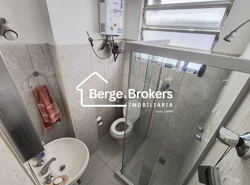 Conheça BANHEIRO SUITE do imóvel - Apartamento à venda na Tijuca com três quartos sendo uma suite e vaga de garagem - RJAP30711 - 25 BANHEIRO SUITE - 25