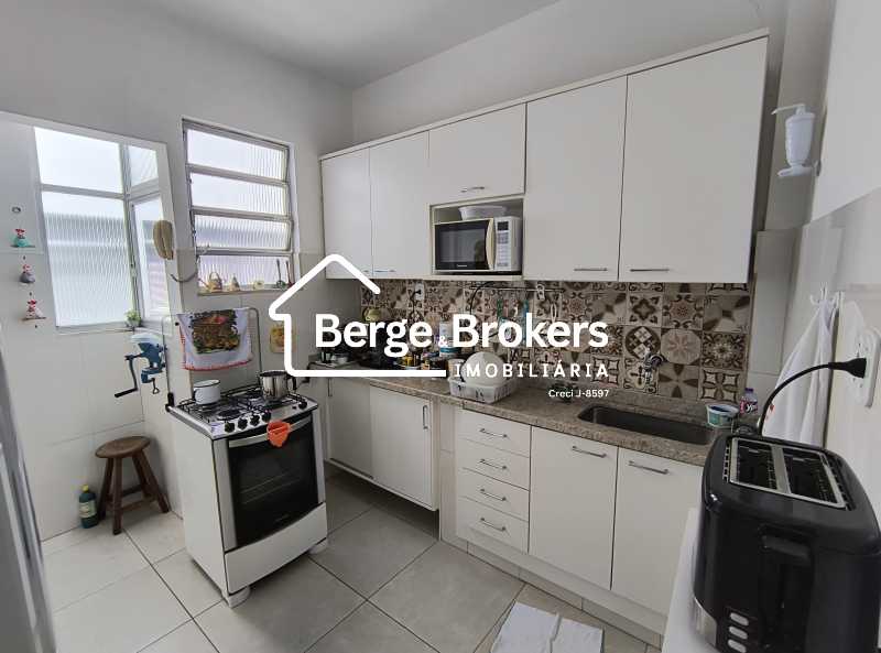 Conheça COZINHA do imóvel - Apartamento à venda na Tijuca com três quartos sendo uma suite e vaga de garagem - RJAP30711 - 26 COZINHA - 26