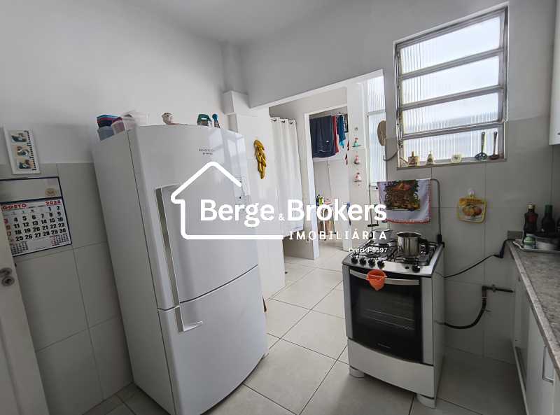 Conheça COZINHA do imóvel - Apartamento à venda na Tijuca com três quartos sendo uma suite e vaga de garagem - RJAP30711 - 27 COZINHA - 27