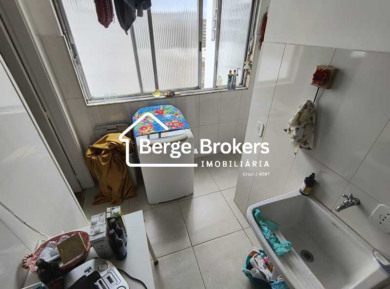 Conheça ÁREA SERVIÇO do imóvel - Apartamento à venda na Tijuca com três quartos sendo uma suite e vaga de garagem - RJAP30711 - 30 ÁREA SERVIÇO - 30