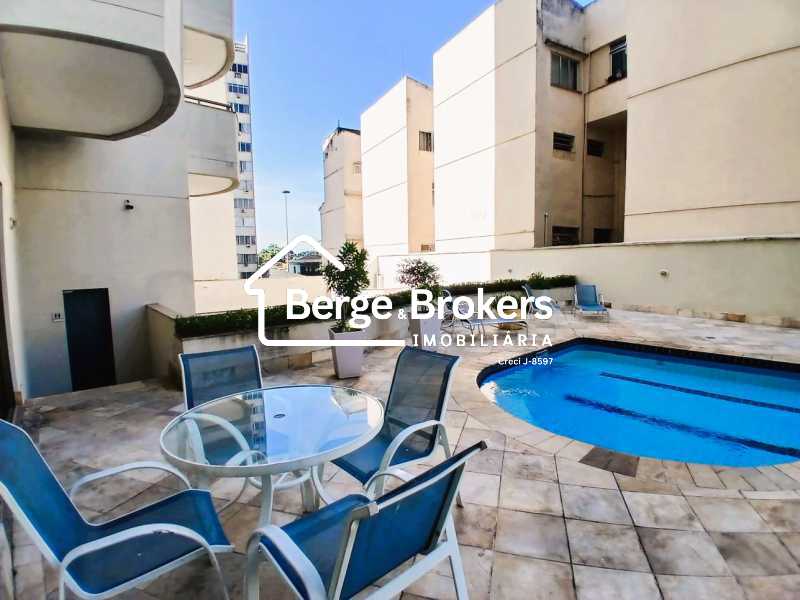 LOUNGE PISCINA + LAVABO. - 23