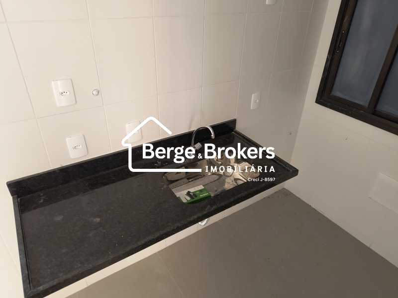 Conheça COZINHA do imóvel - Apartamento 1ª locação varandinha,sala e quarto com vaga de garagem a venda na Tijuca - RJAP10376 - 17 COZINHA - 17