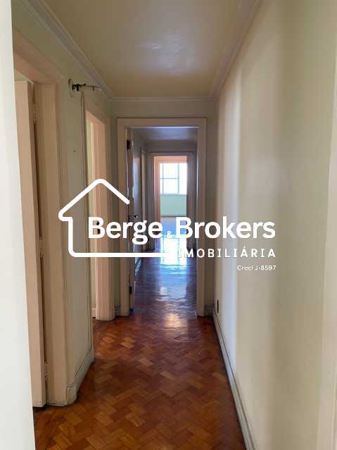 Corredor dos Quartos 1 - 56