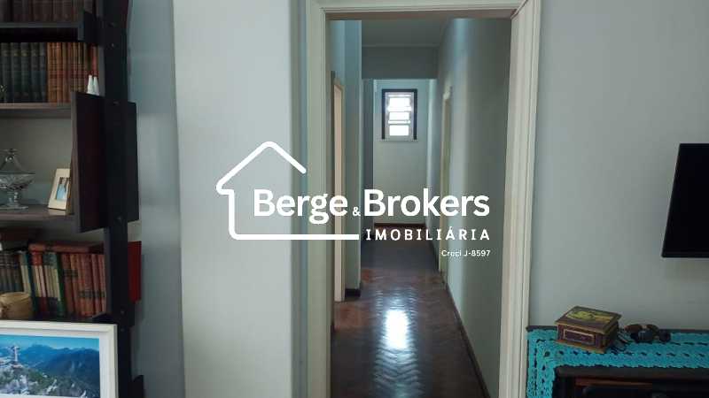 Conheça hall da sala para os quartos. do imóvel - Apartamento 3 quartos à venda Humaitá, Rio de Janeiro - R$ 899.000 - RJAP30733 - 5 hall da sala para os quartos. - 5