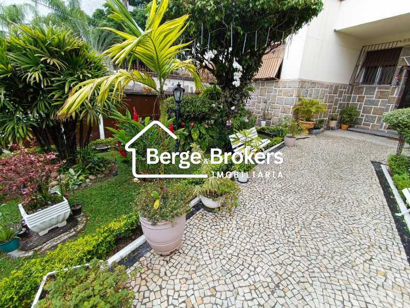 ENTRADA DO PRÉDIO - 1