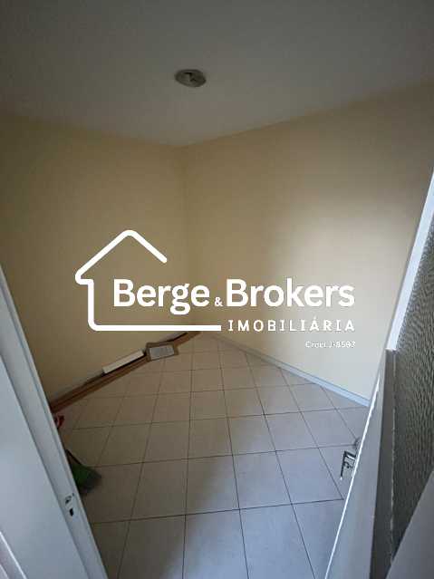 Quarto de serviço. - 21