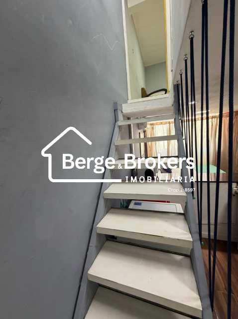 ESCADA PARA O SEGUNDO ANDAR - 9