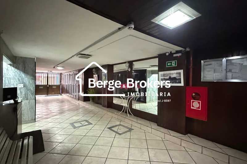 18 - entrada do prédio. - 17