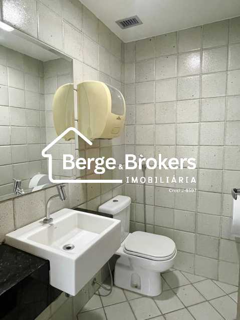 Conheça 15 - CAP SAL 40 - Bhs 1 PAV 2 do imóvel - Prédio 369m² para alugar Humaitá, Rio de Janeiro - R$ 40.000 - RJPR00018 - 19 15 - CAP SAL 40 - Bhs 1 PAV 2 - 19