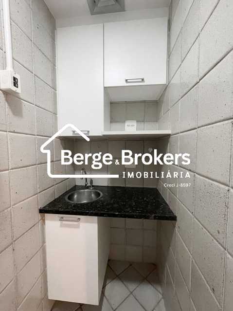 Conheça 16 - CAP SAL 40 - Copa 1 PAV 3 do imóvel - Prédio 369m² para alugar Humaitá, Rio de Janeiro - R$ 40.000 - RJPR00018 - 23 16 - CAP SAL 40 - Copa 1 PAV 3 - 23