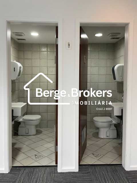 Conheça 18 - CAP SAL 40 - Bhs 2 PAV 2 do imóvel - Prédio 369m² para alugar Humaitá, Rio de Janeiro - R$ 40.000 - RJPR00018 - 28 18 - CAP SAL 40 - Bhs 2 PAV 2 - 28