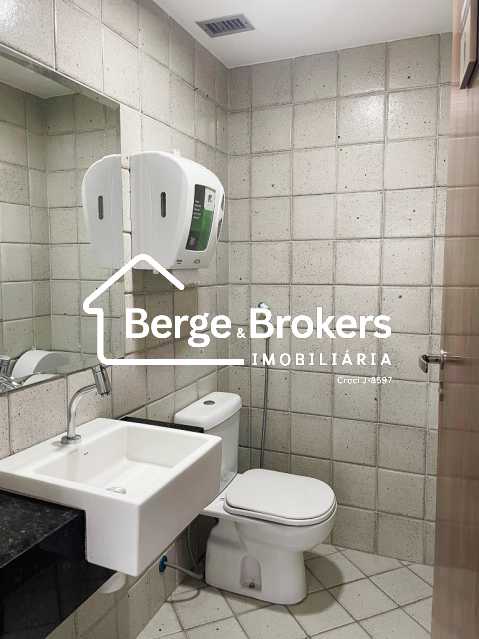 Conheça 18 - CAP SAL 40 - Bhs 2 PAV 3 do imóvel - Prédio 369m² para alugar Humaitá, Rio de Janeiro - R$ 40.000 - RJPR00018 - 29 18 - CAP SAL 40 - Bhs 2 PAV 3 - 29
