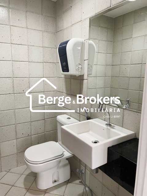 Conheça 18 - CAP SAL 40 - Bhs 2 PAV 4 do imóvel - Prédio 369m² para alugar Humaitá, Rio de Janeiro - R$ 40.000 - RJPR00018 - 30 18 - CAP SAL 40 - Bhs 2 PAV 4 - 30