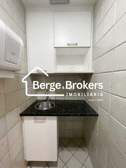 Conheça 19 - CAP SAL 40 - Copa 2 PAV 2 do imóvel - Prédio 369m² para alugar Humaitá, Rio de Janeiro - R$ 40.000 - RJPR00018 - 32 19 - CAP SAL 40 - Copa 2 PAV 2 - 32