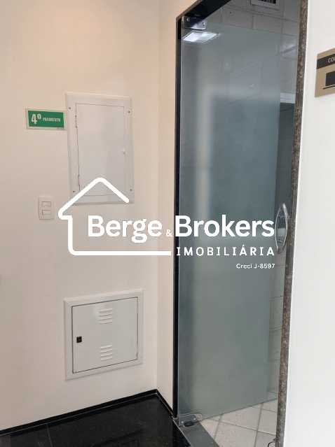 Conheça 22 - CAP SAL 40 - Copa 3 PAV 1 do imóvel - Prédio 369m² para alugar Humaitá, Rio de Janeiro - R$ 40.000 - RJPR00018 - 42 22 - CAP SAL 40 - Copa 3 PAV 1 - 42