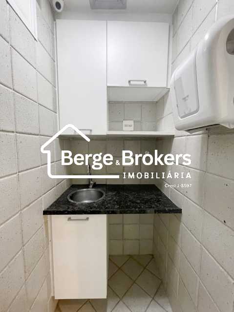 Conheça 22 - CAP SAL 40 - Copa 3 PAV 2 do imóvel - Prédio 369m² para alugar Humaitá, Rio de Janeiro - R$ 40.000 - RJPR00018 - 43 22 - CAP SAL 40 - Copa 3 PAV 2 - 43