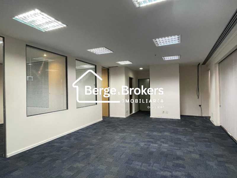 14 - TRAV5 - Sala 1301 - Salã - 15