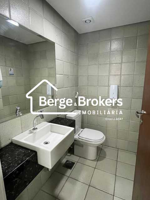 18 - TRAV5 - Sala 1301 - Banhe - 23