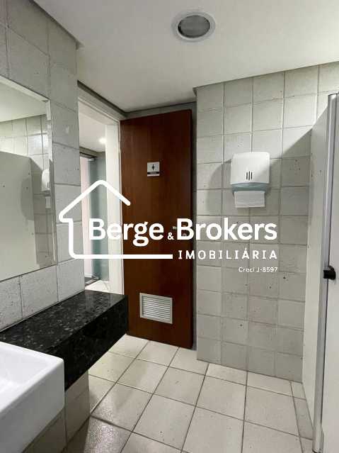 19 - TRAV5 - Sala 1301 - Banhe - 24