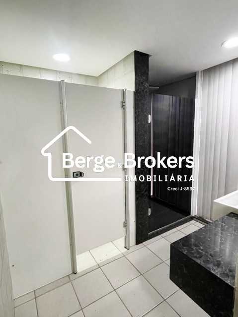 19 - TRAV5 - Sala 1301 - Banhe - 26