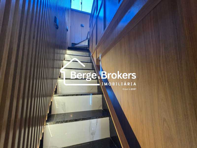 Escada acesso 2° ao 3° piso - 20