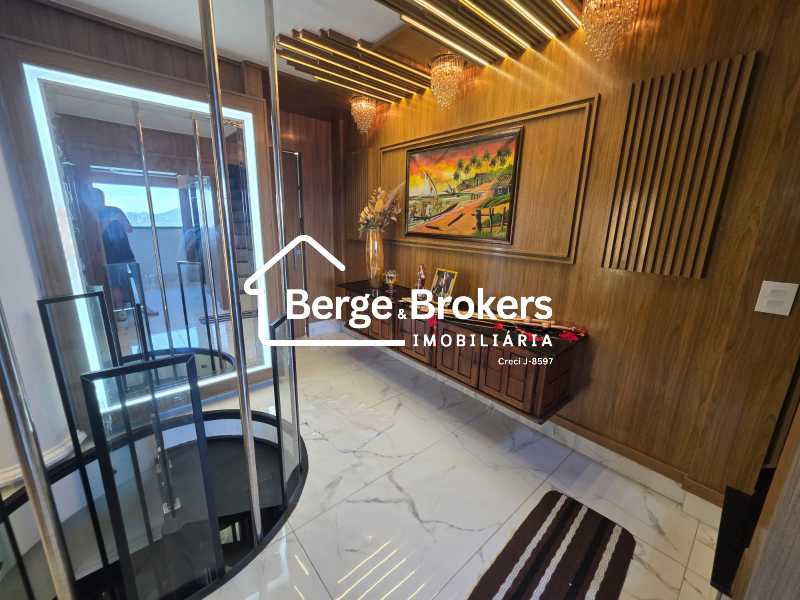 Escada de acesso 1 ao 2° piso - 12