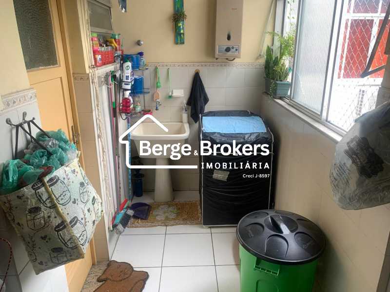 ÁREA DE SERVIÇO - 19